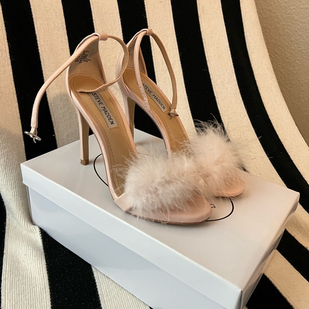 💘Pink Feathery Steve Madden Scarlett Heels💘